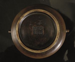 Incensiere in bronzo a doppia ansa, Cina, Dinastia Ming, XVII secolo  - Asta Fine Chinese Works of Art - Associazione Nazionale - Case d'Asta italiane