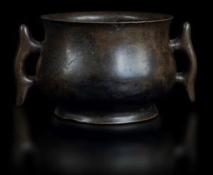 Censer in bronzo con anse sagomate, Cina, Dinastia Ming, epoca Xuande (1426-1435)  - Asta Fine Chinese Works of Art - Associazione Nazionale - Case d'Asta italiane