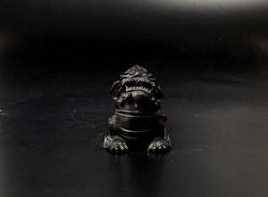 Figura di drago in bronzo, Cina, Dinastia Ming, XVII secolo  - Asta Fine Chinese Works of Art - Associazione Nazionale - Case d'Asta italiane