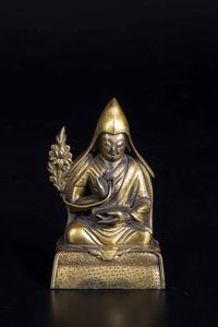 Figura di Lama Tsonkhapa in bronzo dorata, Tibet, XVIII secolo  - Asta Fine Chinese Works of Art - Associazione Nazionale - Case d'Asta italiane