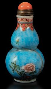 Snuff bottle a doppia zucca in vetro dipinto con decori floreali, Cina, Dinastia Qing, XIX secolo  - Asta Fine Chinese Works of Art - Associazione Nazionale - Case d'Asta italiane