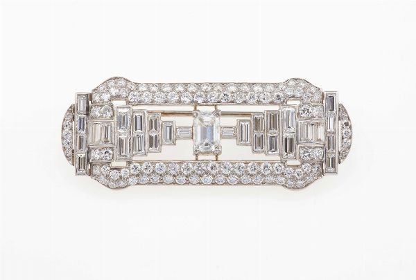 Spilla con diamanti taglio baguette e brillante  - Asta Fine Jewels - Associazione Nazionale - Case d'Asta italiane