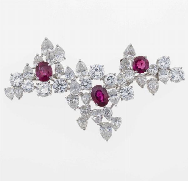 Spilla/pendente con rubini e diamanti  - Asta Fine Jewels - Associazione Nazionale - Case d'Asta italiane