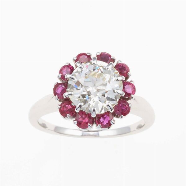 Anello con diamante di vecchio taglio di ct 2.50 circa e piccoli rubini a contorno  - Asta Fine Jewels - Associazione Nazionale - Case d'Asta italiane