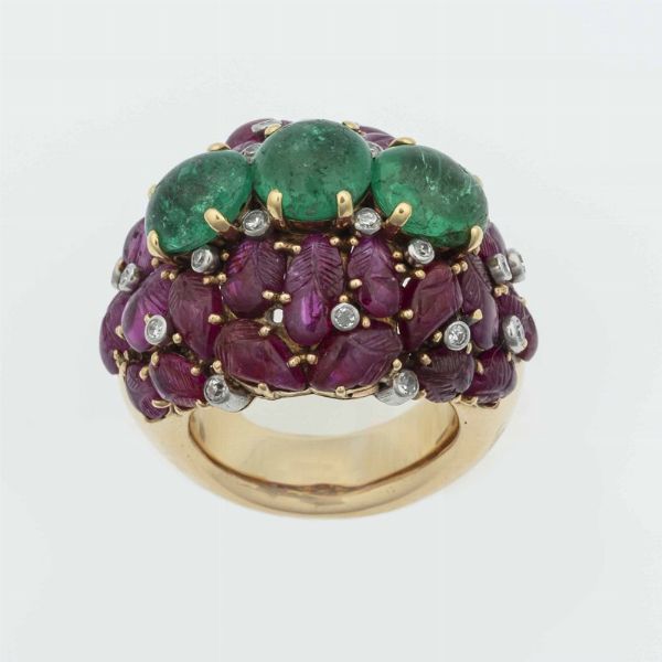 Cartier Paris. Anello con smeraldi, rubini incisi e diamanti  - Asta Fine Jewels - Associazione Nazionale - Case d'Asta italiane