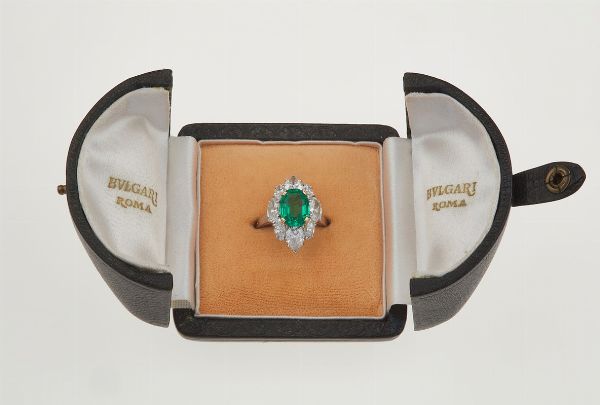 Bulgari. Anello con smeraldo Colombia di ct 2.56 e diamanti per ct 3.21  - Asta Fine Jewels - Associazione Nazionale - Case d'Asta italiane