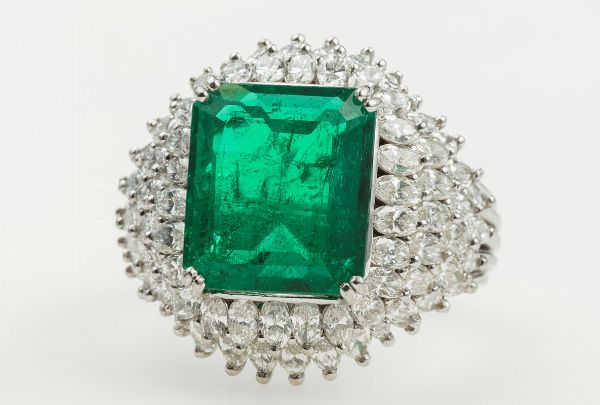 Anello con smeraldo Colombia di ct 5.60  - Asta Fine Jewels - Associazione Nazionale - Case d'Asta italiane