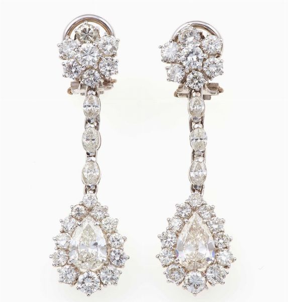 Orecchini pendenti con diamanti taglio a goccia, brillante e navette  - Asta Fine Jewels - Associazione Nazionale - Case d'Asta italiane