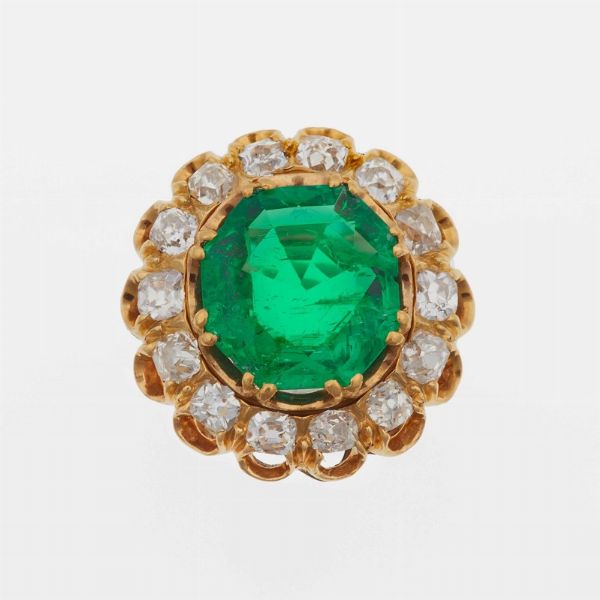 Anello con smeraldo Colombia di ct 5.00 circa e diamanti di vecchio taglio a contorno  - Asta Fine Jewels - Associazione Nazionale - Case d'Asta italiane