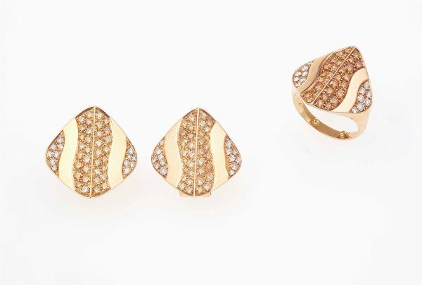 Demi-parure composta da anello ed orecchini con diamanti bianchi e gialli  - Asta Fine Jewels - Associazione Nazionale - Case d'Asta italiane