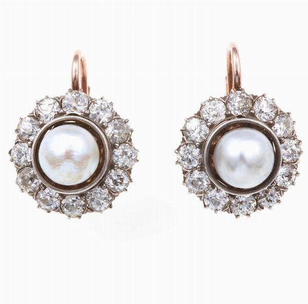 Orecchini con perle naturali e diamanti a contorno  - Asta Fine Jewels - Associazione Nazionale - Case d'Asta italiane