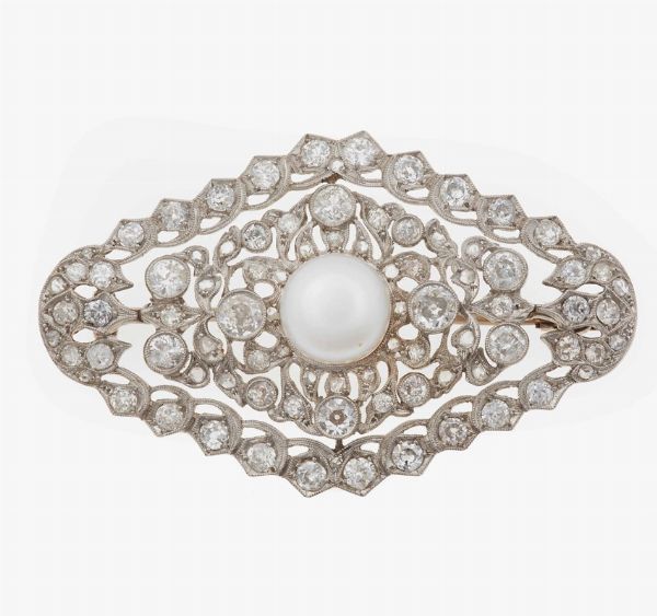 Spilla con perla e diamanti di vecchio taglio  - Asta Fine Jewels - Associazione Nazionale - Case d'Asta italiane