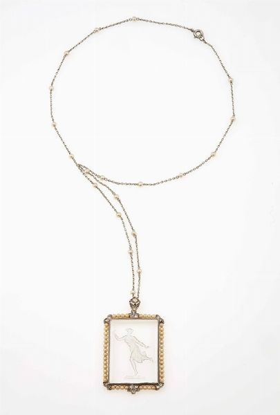 Pendente con quarzo inciso, piccole perle e diamanti  - Asta Fine Jewels - Associazione Nazionale - Case d'Asta italiane