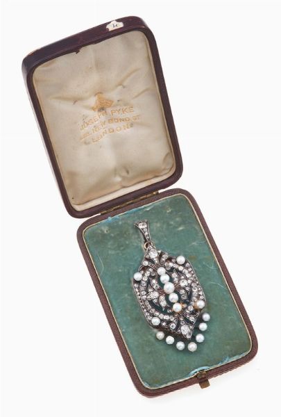 Pendente con diamanti di vecchio taglio e perle naturali  - Asta Fine Jewels - Associazione Nazionale - Case d'Asta italiane