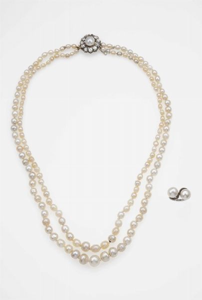Lotto composto da una collana di perle naturale ed un anello con perle coltivate  - Asta Fine Jewels - Associazione Nazionale - Case d'Asta italiane