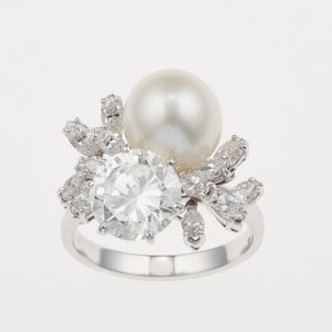 Anello con diamante taglio brillante di ct 2.90 e perla coltivata  - Asta Fine Jewels - Associazione Nazionale - Case d'Asta italiane