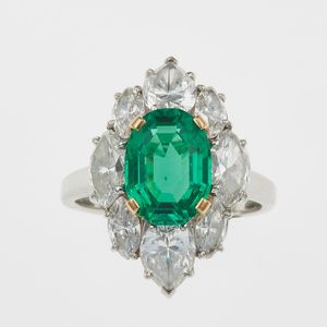 Bulgari. Anello con smeraldo Colombia di ct 2.56 e diamanti per ct 3.21  - Asta Fine Jewels - Associazione Nazionale - Case d'Asta italiane
