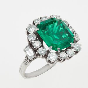 Anello con smeraldo Colombia di ct 6.00 circa  - Asta Fine Jewels - Associazione Nazionale - Case d'Asta italiane