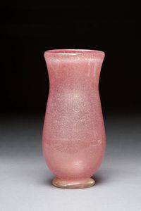 POLI FLAVIO (1900 - 1984) - Vaso in vetro rosa sommerso a bollicine in foglia oro per Seguso Vetri d'Arte, anni Quaranta.