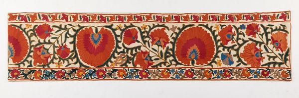 Arte Islamica : Tessuto Suzani Asia Centrale, XIX secolo  - Asta ASTA ISLAMICA E INDIA (Tradizionale) - Associazione Nazionale - Case d'Asta italiane