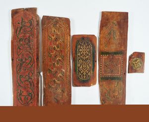 Arte Islamica - Cinque pannelli in legno laccato policromo Spagna o Magrhreb, XIX secolo