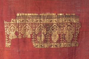 Arte Islamica - Frammento di tessuto Mogul decorato con oro India, XVI-XVII secolo