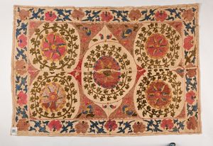 Arte Islamica : Tessuto Suzani Asia Centrale, XX secolo  - Asta ASTA ISLAMICA E INDIA (Tradizionale) - Associazione Nazionale - Case d'Asta italiane