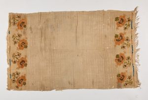 Arte Islamica : Lotto composto da cinque tessuti ottomani a ricamo florealeTurchia, Anatolia, XVIII - XIX secolo  - Asta ASTA ISLAMICA E INDIA (Tradizionale) - Associazione Nazionale - Case d'Asta italiane