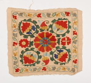 Arte Islamica - Gruppo di cinque tessuti ottomani a decoro florealeTurchia, XVIII - XIX secolo
