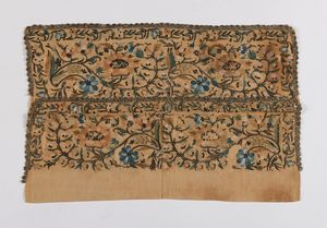 Arte Islamica - Lotto di cinque tessuti floreali ottomani Turchia, Anatolia, XVIII - XIX secolo