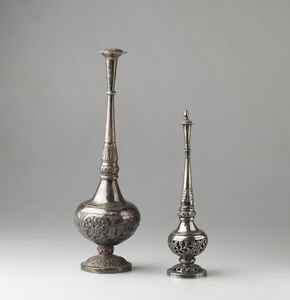 Arte Indiana - Due aspersori in argento sbalzato India, inizio XX secolo