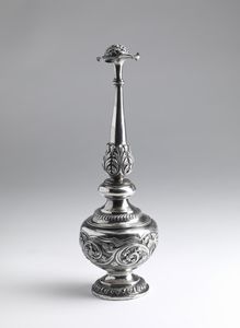 Arte Indiana - Aspersorio in argento con decorazione florealeIndia, forse Lucknow, XIX secolo