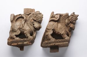 Arte Indiana : Coppia di leoni in legno India Meridionale, probabilmente Karnataka, XVIII secolo  - Asta ASTA ISLAMICA E INDIA (Tradizionale) - Associazione Nazionale - Case d'Asta italiane