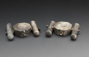 Arte Islamica - Due porta amuleti da braccio in argento Afghanistan, XIX secolo
