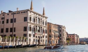 AMAN VENICE  Venezia  - Asta AIRC | ASTA A TEMPO - Associazione Nazionale - Case d'Asta italiane