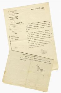 BENITO MUSSOLINI - Raccolta di lettere inviate da Mussolini a Ugo Ojetti, insieme a molte carte di appunti, abbozzi telegrammi e veline scritti da Ojetti anche in risposta a Mussolini.