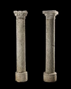 MANIFATTURA DEL XVII SECOLO - Coppia di colonne in pietra.