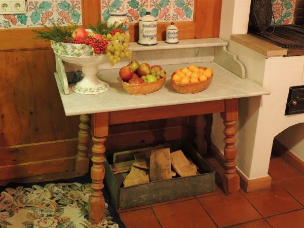 Console di servizio da cucina in legno di abete  - Asta Arredi tirolesi di Villa Regina a Dobbiaco - Associazione Nazionale - Case d'Asta italiane