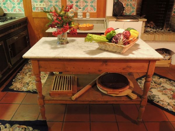 Tavolo da lavoro per cucina in legno tenero  - Asta Arredi tirolesi di Villa Regina a Dobbiaco - Associazione Nazionale - Case d'Asta italiane