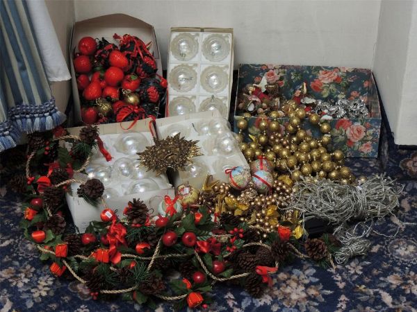 Lotto di decorazioni natalizie  - Asta Arredi tirolesi di Villa Regina a Dobbiaco - Associazione Nazionale - Case d'Asta italiane