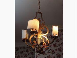 Due piccoli lampadari in metallo  - Asta Arredi tirolesi di Villa Regina a Dobbiaco - Associazione Nazionale - Case d'Asta italiane