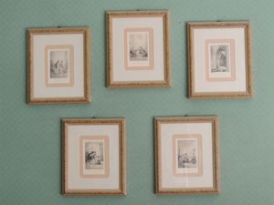 Serie di cinque piccole stampe decorative con scene d'interno  - Asta Arredi tirolesi di Villa Regina a Dobbiaco - Associazione Nazionale - Case d'Asta italiane