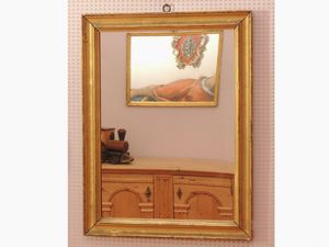 Due piccole specchiere con cornici in legno dorato  - Asta Arredi tirolesi di Villa Regina a Dobbiaco - Associazione Nazionale - Case d'Asta italiane