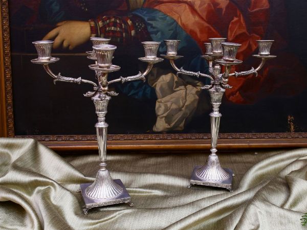 Coppia di candelabri in argento  - Asta Arredi e Dipinti di Palazzo al Bosco - Associazione Nazionale - Case d'Asta italiane