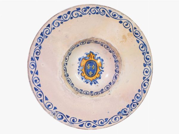 Piccolo piatto in maiolica  - Asta Arredi e Dipinti di Palazzo al Bosco - Associazione Nazionale - Case d'Asta italiane