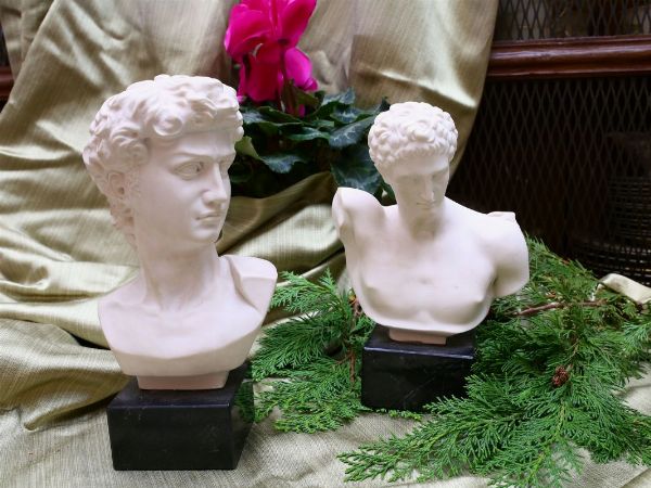 Due busti in pasta di alabastro  - Asta Arredi e Dipinti di Palazzo al Bosco - Associazione Nazionale - Case d'Asta italiane