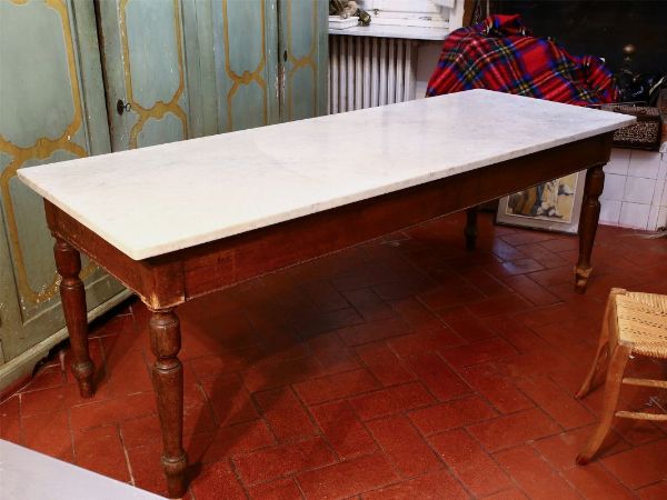 Tavolo da cucina con piano in marmo  - Asta Arredi e Dipinti di Palazzo al Bosco - Associazione Nazionale - Case d'Asta italiane