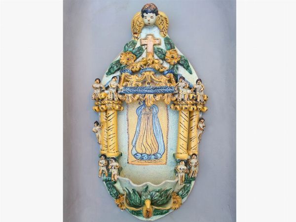 Acquasantiera in terracotta smaltata  - Asta Arredi e Dipinti di Palazzo al Bosco - Associazione Nazionale - Case d'Asta italiane