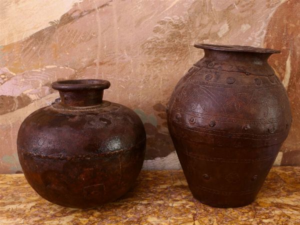 Due antichi vasi in rame  - Asta Arredi e Dipinti di Palazzo al Bosco - Associazione Nazionale - Case d'Asta italiane