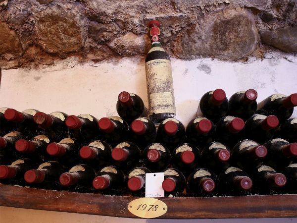 Quarantaquattro bottiglie di Chianti Classico Palazzo al Bosco La Romola, 1978  - Asta Arredi e Dipinti di Palazzo al Bosco - Associazione Nazionale - Case d'Asta italiane